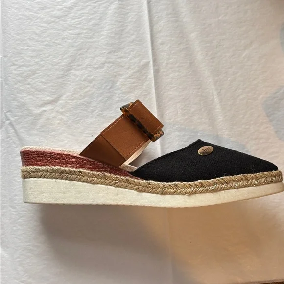 Pointy toe wedge slides - Picture 2 of 5